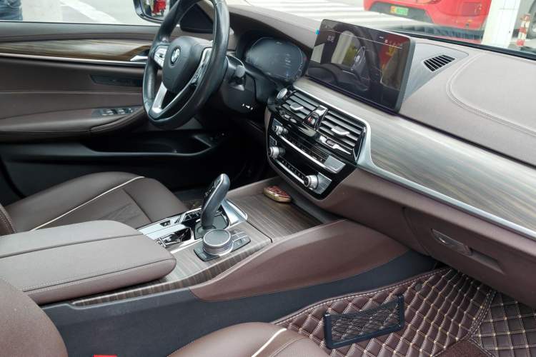 Used BMW 5 Series New Energy 2021 535Le Luxury Package Interior 4