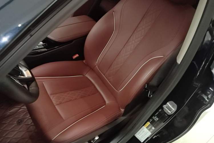 Used BMW 5 Series New Energy 2021 535Le Luxury Package Left Front Seat