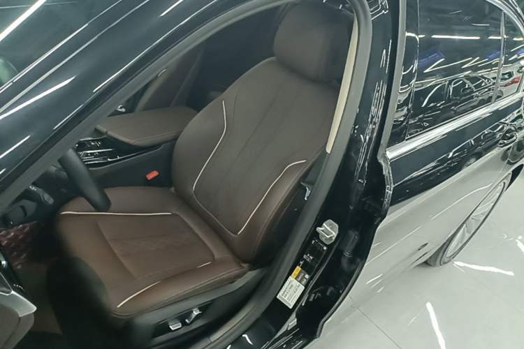 Used BMW 5 Series New Energy 2021 535Le Luxury Package Left Front Seat