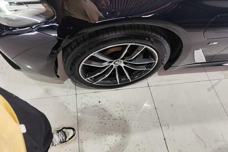 Used BMW 5 Series New Energy 2021 535Le M Sport Package Left Front Wheel Hub
