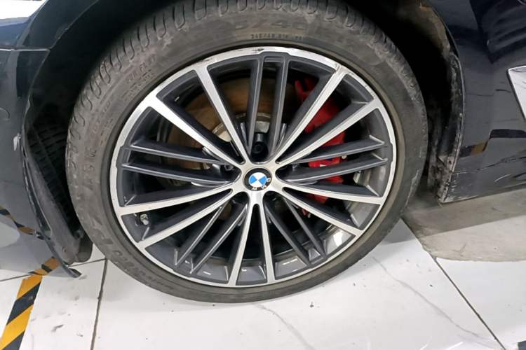 Used BMW 5 Series New Energy 2021 535Le M Sport Package Left Front Wheel Hub