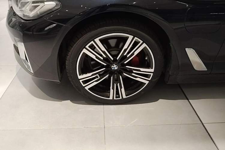 Used BMW 5 Series New Energy 2021 535Le Luxury Package Left Front Wheel Hub