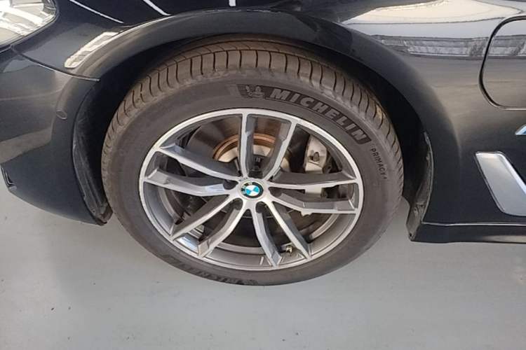 Used BMW 5 Series New Energy 2021 535Le M Sport Package Left Front Wheel Hub