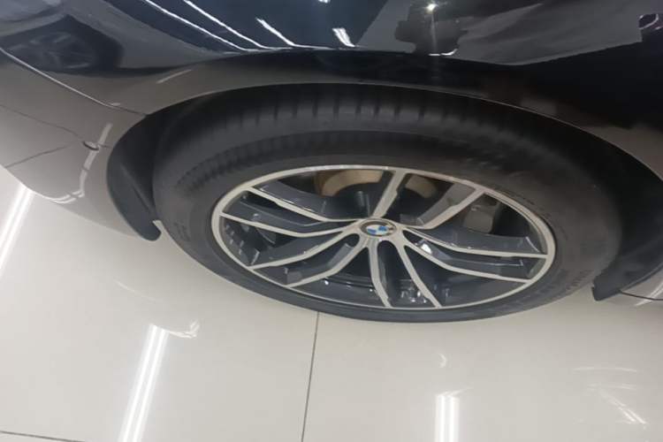 Used BMW 5 Series New Energy 2021 535Le M Sport Package Left Front Wheel Hub