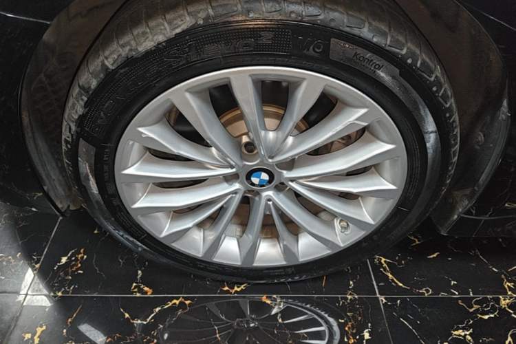 Used BMW 5 Series New Energy 2021 535Le Luxury Package Left Front Wheel Hub