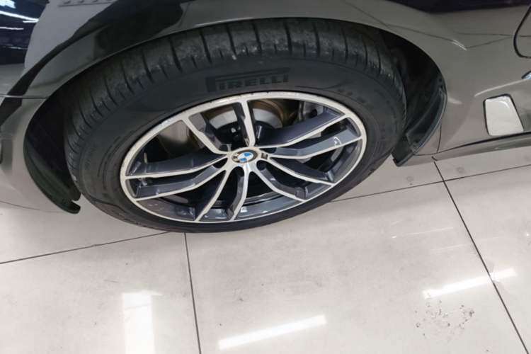 Used BMW 5 Series New Energy 2021 535Le M Sport Package Left Front Wheel Hub