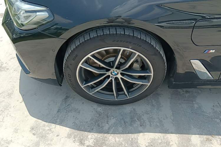 Used BMW 5 Series New Energy 2021 535Le M Sport Package Left Front Wheel Hub