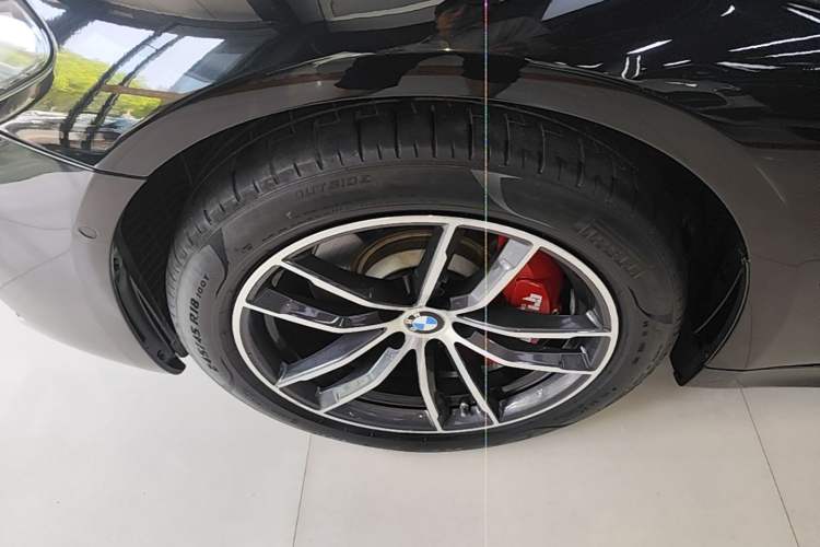 Used BMW 5 Series New Energy 2021 Restyled 535Le Pioneer Edition M Sport Package Left Front Wheel Hub