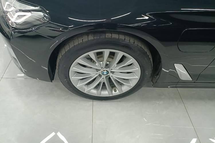 Used BMW 5 Series New Energy 2021 535Le Luxury Package Left Front Wheel Hub