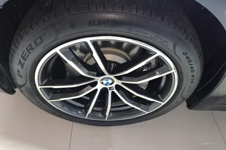 Used BMW 5 Series New Energy 2021 535Le Pioneer Edition M Sport Package Left Front Wheel Hub