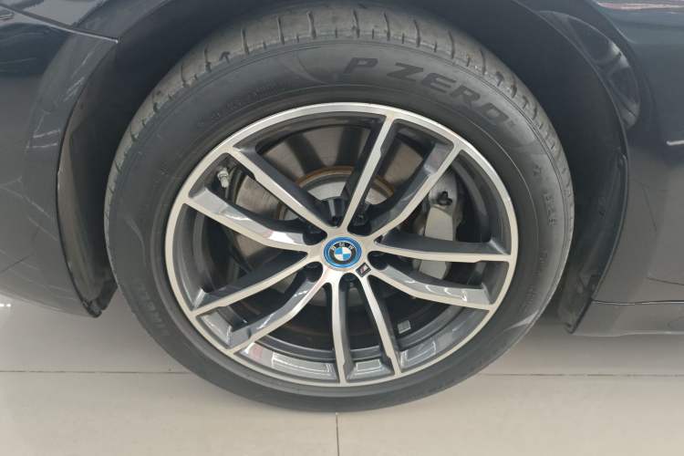 Used BMW 5 Series New Energy 2021 535Le Pioneer Edition M Sport Package Left Front Wheel Hub
