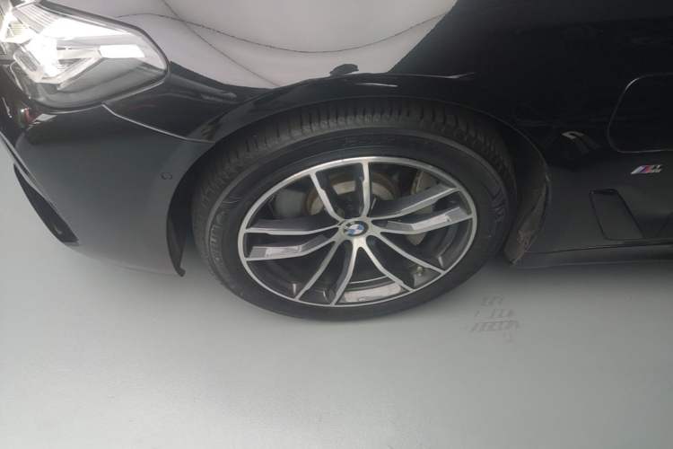 Used BMW 5 Series New Energy 2021 535Le Pioneer Edition M Sport Package Left Front Wheel Hub