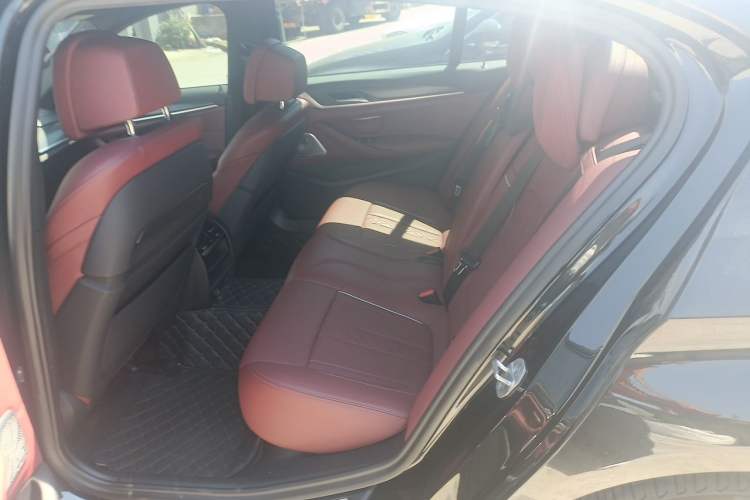 Used BMW 5 Series New Energy 2021 535Le Pioneer Edition M Sport Package Left Rear Seat