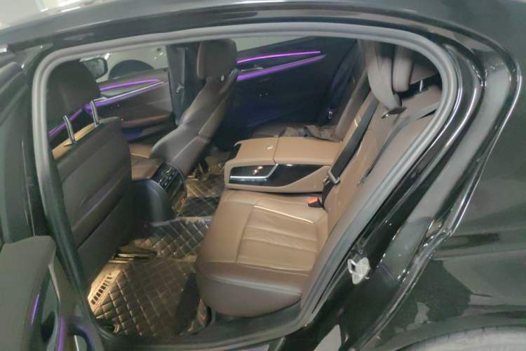 Used BMW 5 Series New Energy 2021 Restyled 535Le Pioneer Edition M Sport Package Left Rear Seat