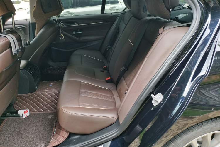 Used BMW 5 Series New Energy 2021 535Le Luxury Package Left Rear Seat