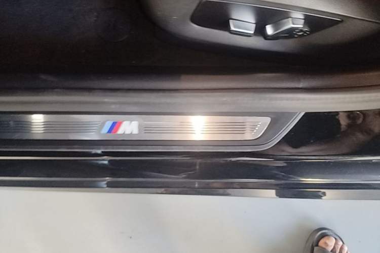 Used BMW 5 Series New Energy 2021 535Le M Sport Package Left Side Sill