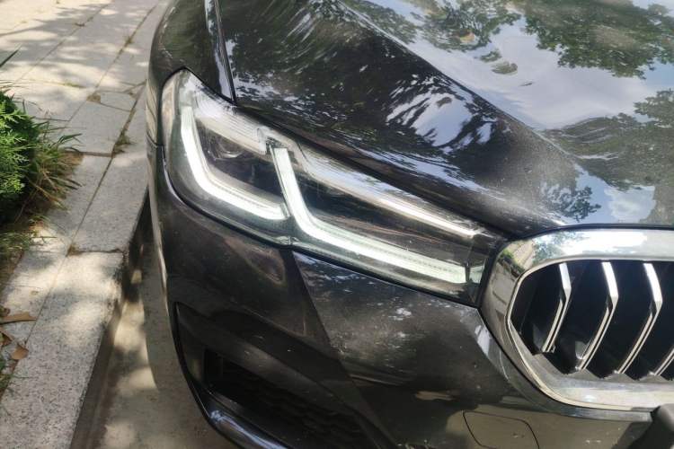Used BMW 5 Series New Energy 2021 Restyled 535Le Pioneer Edition M Sport Package Right Front Headlight