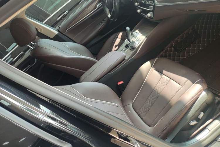 Used BMW 5 Series New Energy 2021 535Le Luxury Package Right Front Seat