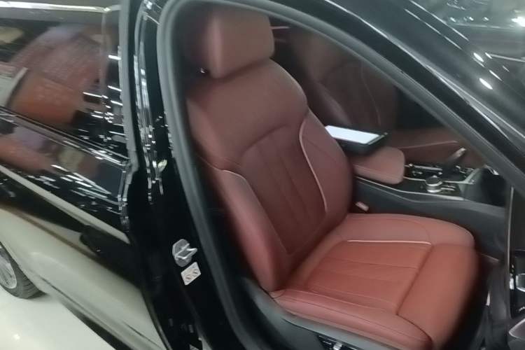 Used BMW 5 Series New Energy 2021 Restyled 535Le Pioneer Edition M Sport Package Right Front Seat