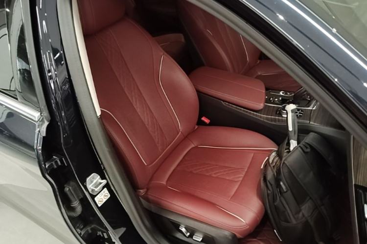 Used BMW 5 Series New Energy 2021 535Le Luxury Package Right Front Seat