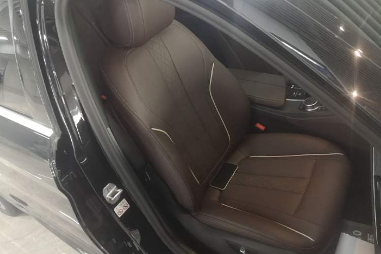 Used BMW 5 Series New Energy 2021 Restyled 535Le M Sport Package Right Front Seat