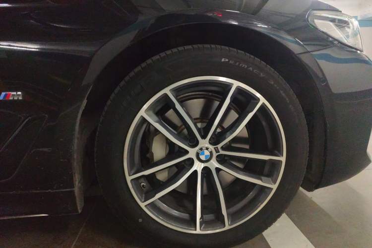 Used BMW 5 Series New Energy 2021 535Le Pioneer Edition M Sport Package Right Front Wheel Hub