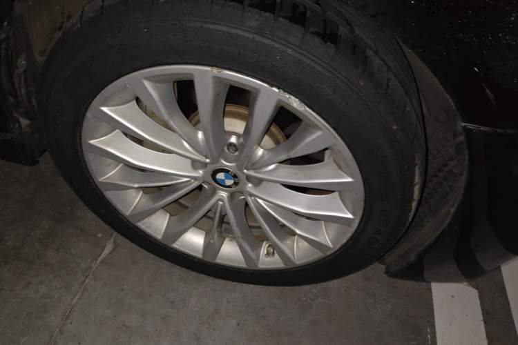 Used BMW 5 Series New Energy 2021 535Le Luxury Package Right Front Wheel Hub