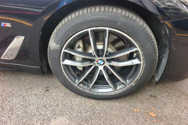 Used BMW 5 Series New Energy 2021 535Le Pioneer Edition M Sport Package Right Front Wheel Hub
