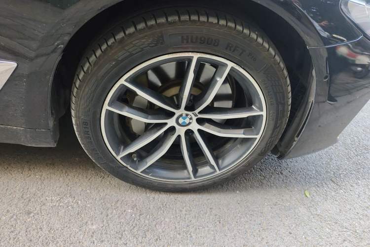 Used BMW 5 Series New Energy 2021 535Le M Sport Package Right Front Wheel Hub