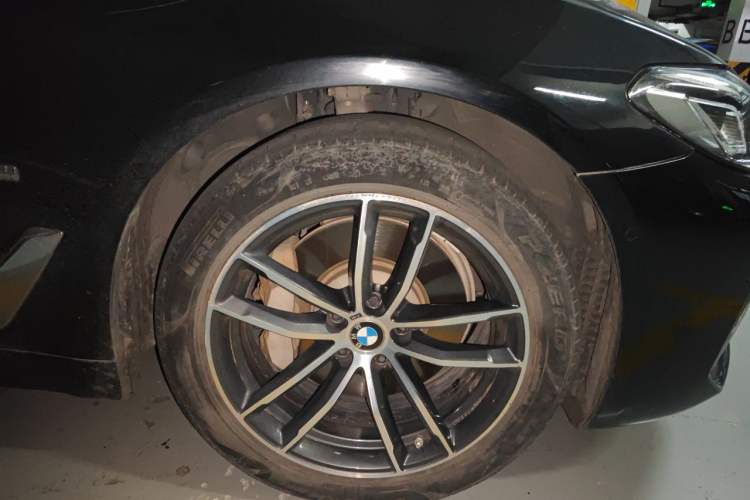 Used BMW 5 Series New Energy 2021 Restyled 535Le M Sport Package Right Front Wheel Hub