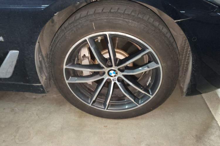 Used BMW 5 Series New Energy 2021 535Le Pioneer Edition M Sport Package Right Front Wheel Hub
