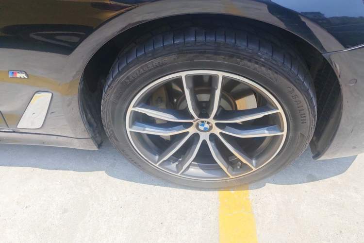 Used BMW 5 Series New Energy 2021 535Le M Sport Package Right Front Wheel Hub