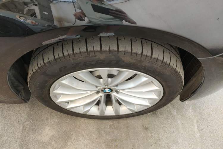 Used BMW 5 Series New Energy 2021 535Le Luxury Package Right Front Wheel Hub