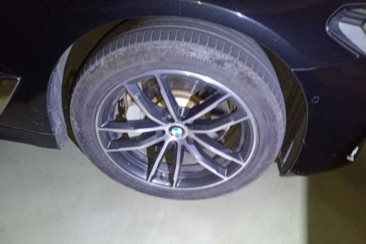 Used BMW 5 Series New Energy 2021 535Le Pioneer Edition M Sport Package Right Front Wheel Hub
