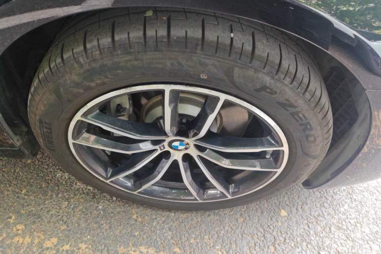 Used BMW 5 Series New Energy 2021 535Le M Sport Package Right Front Wheel Hub