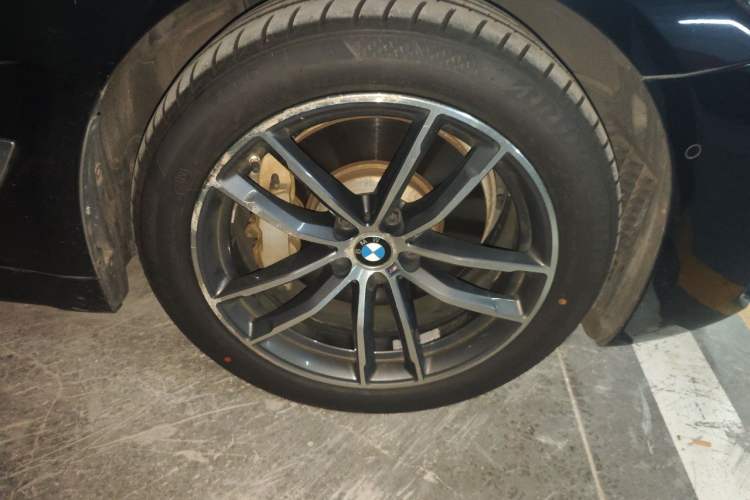 Used BMW 5 Series New Energy 2021 535Le Pioneer Edition M Sport Package Right Front Wheel Hub