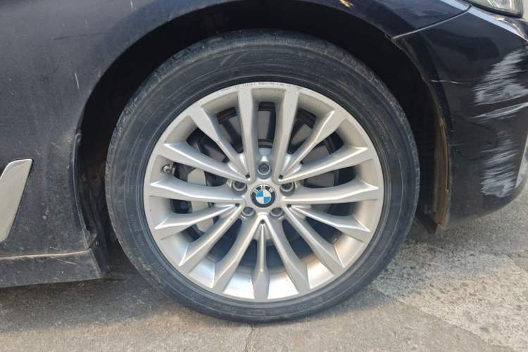 Used BMW 5 Series New Energy 2021 Updated 535Le Luxury Package Right Front Wheel Hub