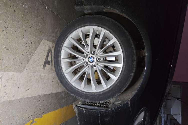 Used BMW 5 Series New Energy 2021 Updated 535Le Luxury Package Right Front Wheel Hub