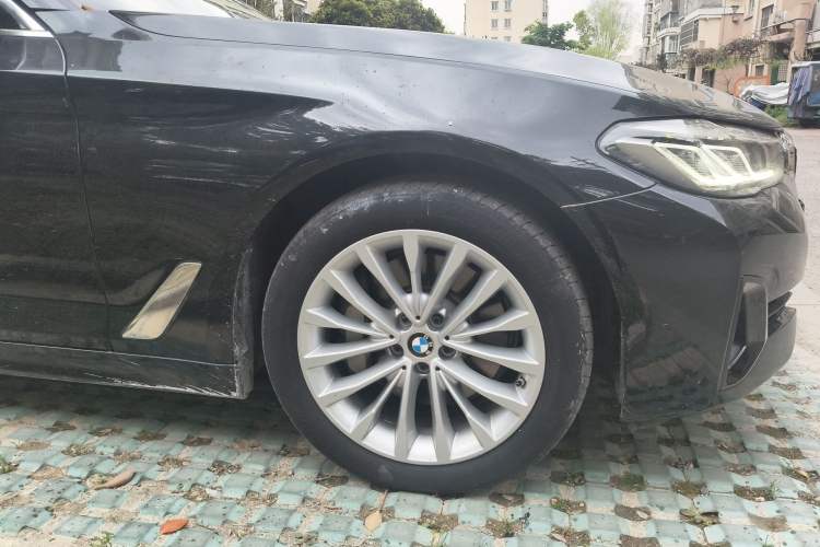 Used BMW 5 Series New Energy 2021 535Le Luxury Package Right Front Wheel Hub