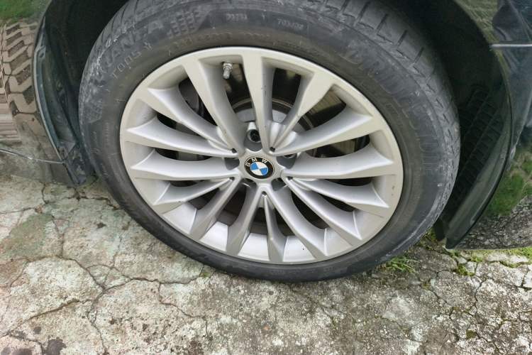Used BMW 5 Series New Energy 2021 535Le Luxury Package Right Front Wheel Hub