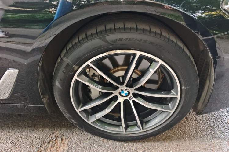 Used BMW 5 Series New Energy 2021 535Le M Sport Package Right Front Wheel Hub