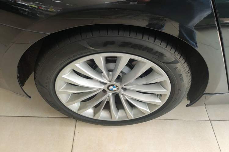 Used BMW 5 Series New Energy 2021 535Le Luxury Package Right Rear Wheel Hub