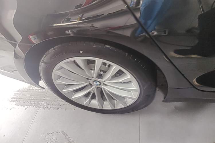 Used BMW 5 Series New Energy 2021 Updated 535Le Luxury Package Right Rear Wheel Hub