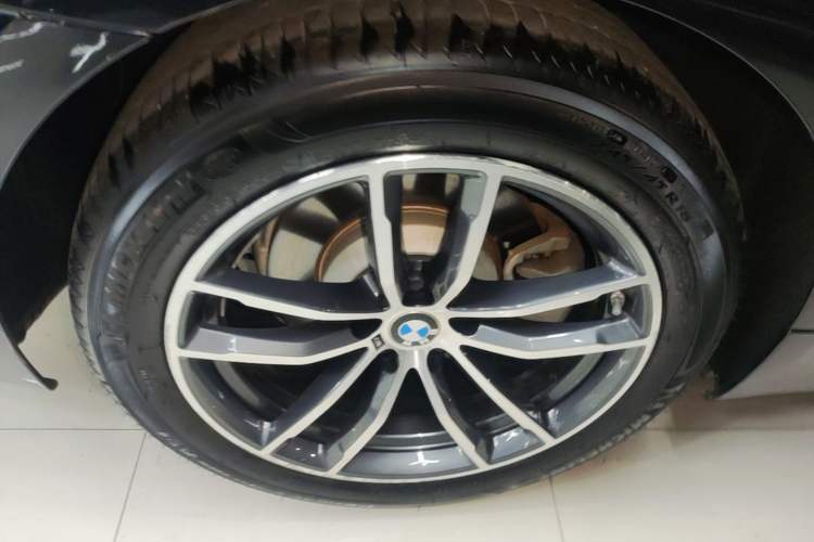 Used BMW 5 Series New Energy 2021 535Le Pioneer Edition M Sport Package Right Rear Wheel Hub