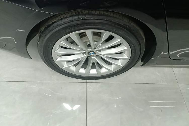 Used BMW 5 Series New Energy 2021 535Le Luxury Package Right Rear Wheel Hub