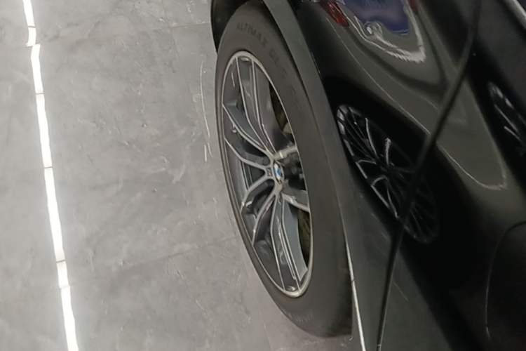 Used BMW 5 Series New Energy 2021 Restyled 535Le M Sport Package Right Rear Wheel Hub