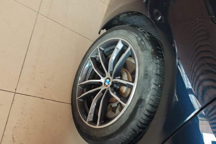 Used BMW 5 Series New Energy 2021 535Le Pioneer Edition M Sport Package Right Rear Wheel Hub
