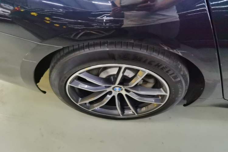 Used BMW 5 Series New Energy 2021 535Le M Sport Package Right Rear Wheel Hub