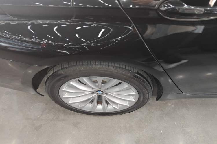 Used BMW 5 Series New Energy 2021 535Le Luxury Package Right Rear Wheel Hub