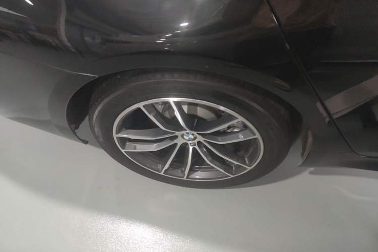 Used BMW 5 Series New Energy 2021 535Le Pioneer Edition M Sport Package Right Rear Wheel Hub